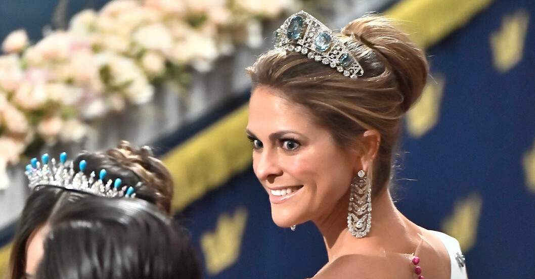 Prinsessan Madeleine dök upp på Nobelfesten – utan maken. prinsessan madeleine nobelklänning 2019
