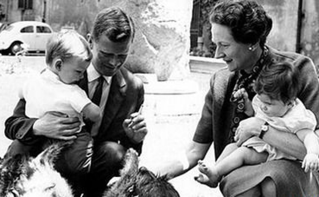 Prinsessan Orietta Pogson Doria Pamphilj och hennes brittiske man, sjöofficieren Frank Pogson med Jonathan och Gesine. Prinsessan Orietta Pogson Doria Pamphilj och hennes brittiske man, sjöofficieren Frank Pogson med Jonathan och Gestine.