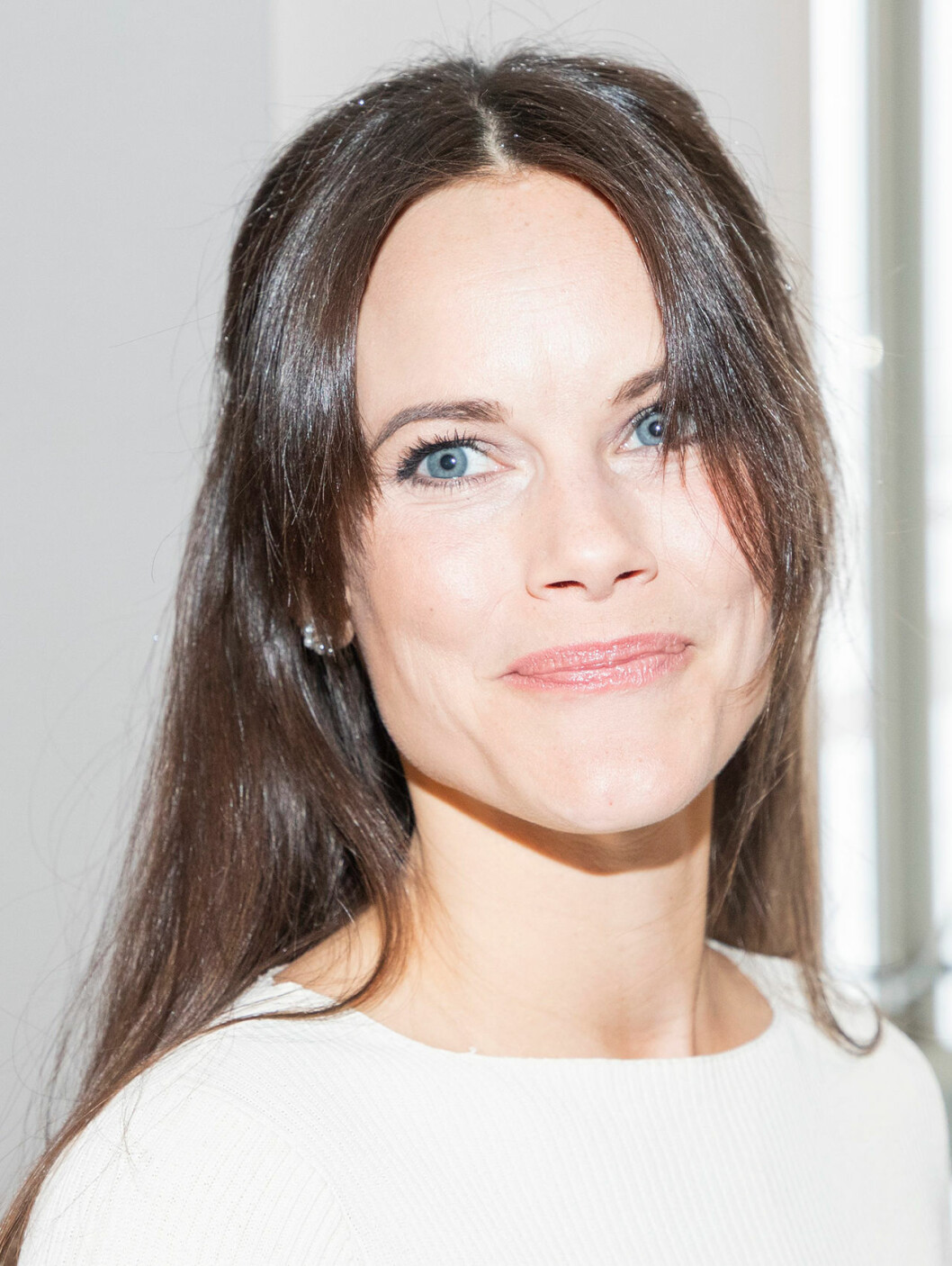 Visst påminner Sofia om drottning Silvia på den här bilden? prinsessan sofia liknar drottning silvia