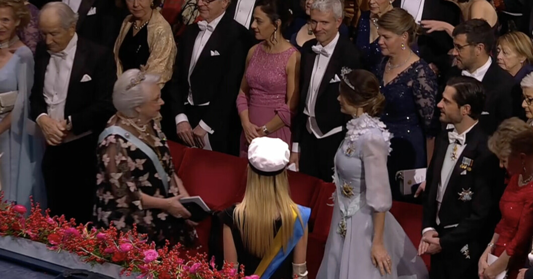 Prinsessan Sofia i årets pampiga Nobelklänning. Prinsessan Sofia i konserthallen under prisutdelningen