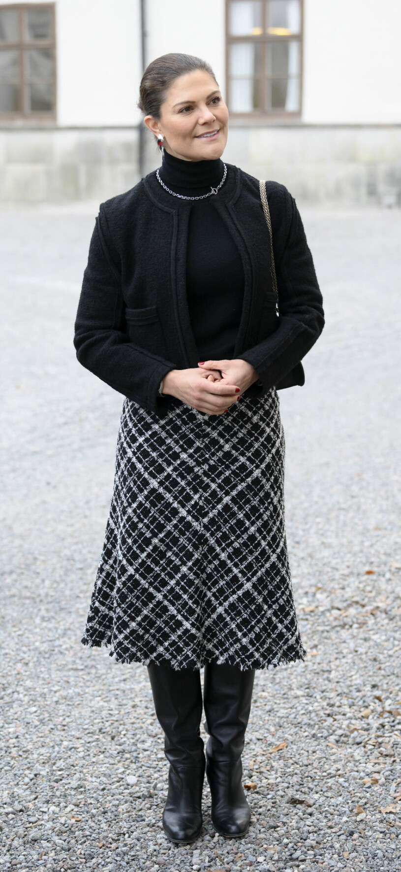 kronprinsessan victoria i en rutig kjol