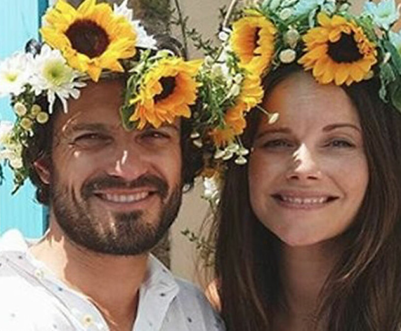 Prins Carl Philip och prinsessan Sofia i härliga midsommarkransar. Prins Carl Philip och prinsessan Sofia firar midsommar