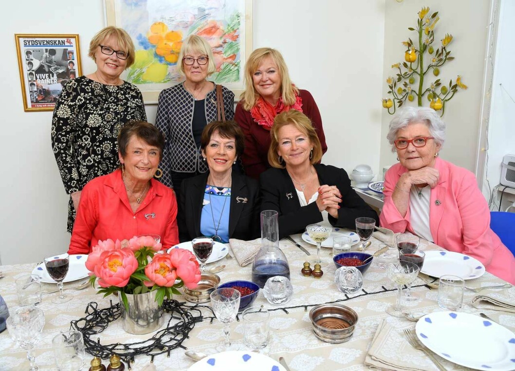 Överst från vänster Anki Partridge, Agneta Dreber och Agneta Ekman. Sittande v: Lena Rainer, Margaret Cugler, Lena Adelsohn Liljeroth och Anna Dinkelspiel.