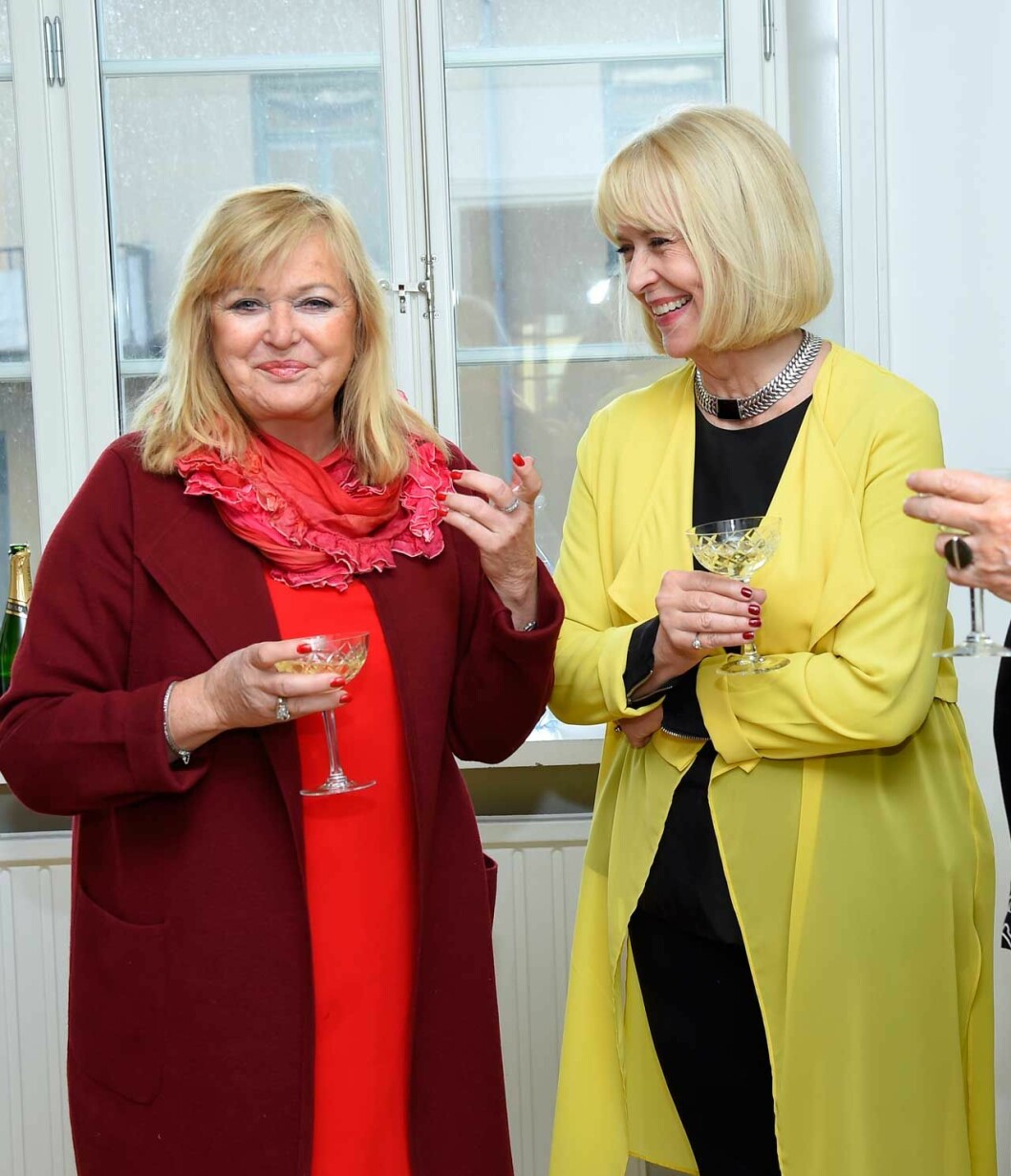 Agneta Ekman samtalar med kvällens talare, Christina Mattsson. Agneta Ekman och Christina Mattsson