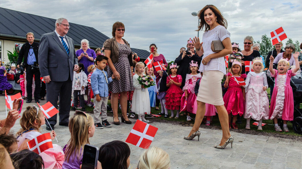 Kronprinsessan Mary i pumps från Louboutin. Mary i pumps från Louboutin.