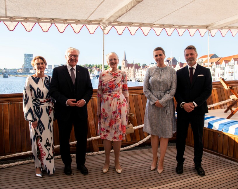Drottningen med Tysklands president och Danmarks statsminister. Drottning Margrethe middag för Tysklands förbundspresident Frank-Walter Steinmeier med fru Elke Danmarks statsminister Mette-Frederiksen make Bo