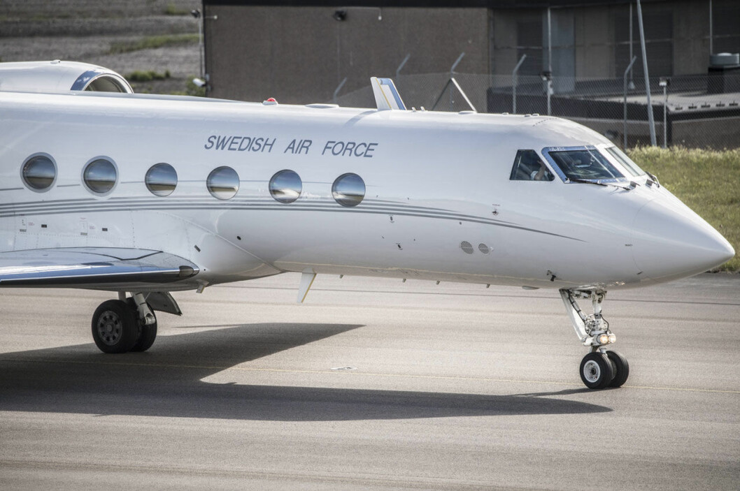 Kungligt flygkaos sedan regeringsplanet gått sönder. Kungligt flygkaos sedan regeringsplanet gått sönder.
