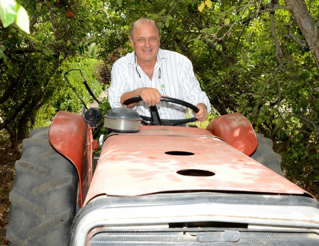 ”Det är här är vår röda Ferrari”, säger Richard från sin traktor. ”Det är här är vår röda Ferrari”, säger Richard från sin traktor.