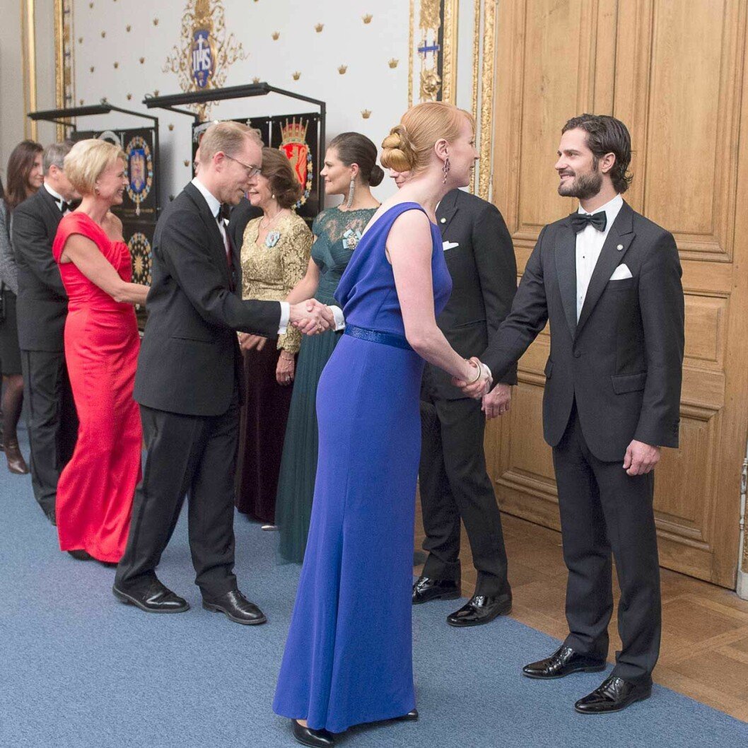 Prins Carl Philip välkomnar Annie Lööf vid riksdagssupén 2014. Prins Carl Philip välkomnar Annie Lööf vid riksdagssupén 2014.