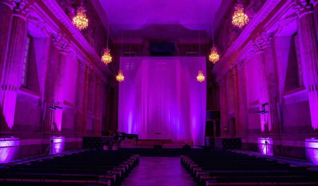Chocking pink! Och intrycket blev ännu starkare eftersom det är riktigt högt i tak. Rikssalen på Kungliga slottet i ny skepnad. Under konserten med Orphei drängar och Elin Rombo blev hela rummet rosa.