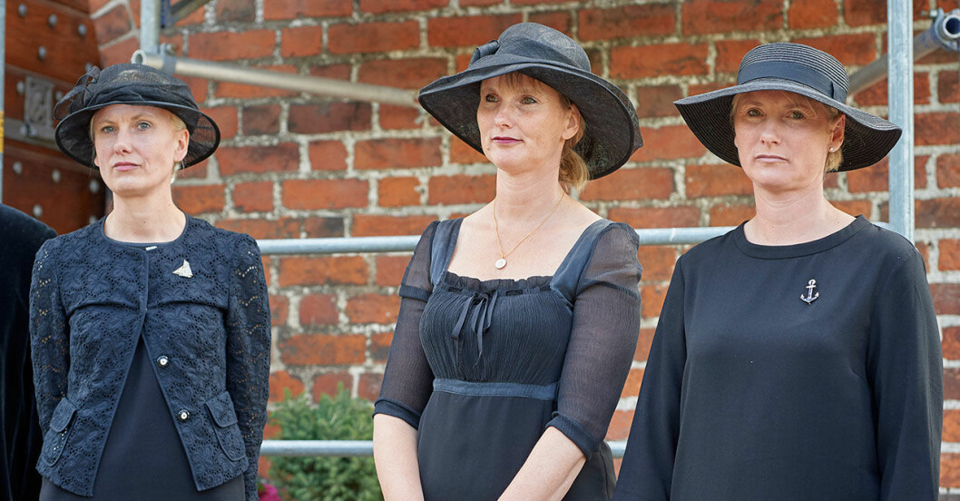 Komtesserna Camilla, Josephine och Feodora. Komtesserna Camilla, Josephine och Feodora säljer sitt arv.