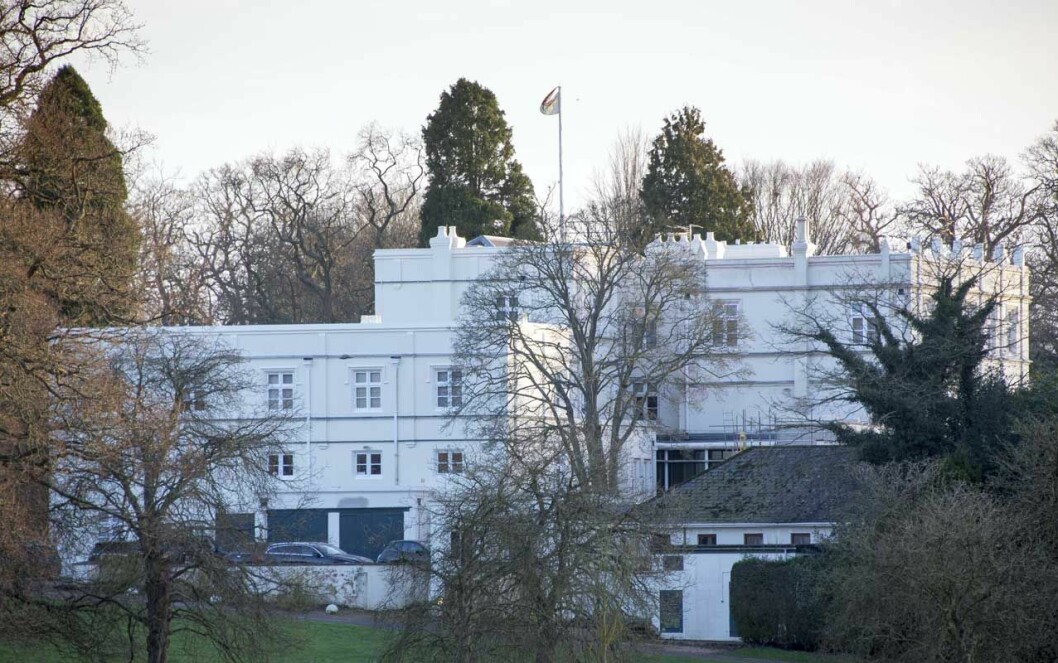 Fergie är särbo (eller möjligen sambo) med prins Andrew i hans stora hem Royal Lodge på slottet Windsors ägor. Fergie bor sedan flera år hos prins Andrew i Royal Lodge på slottet Windsors ägor.