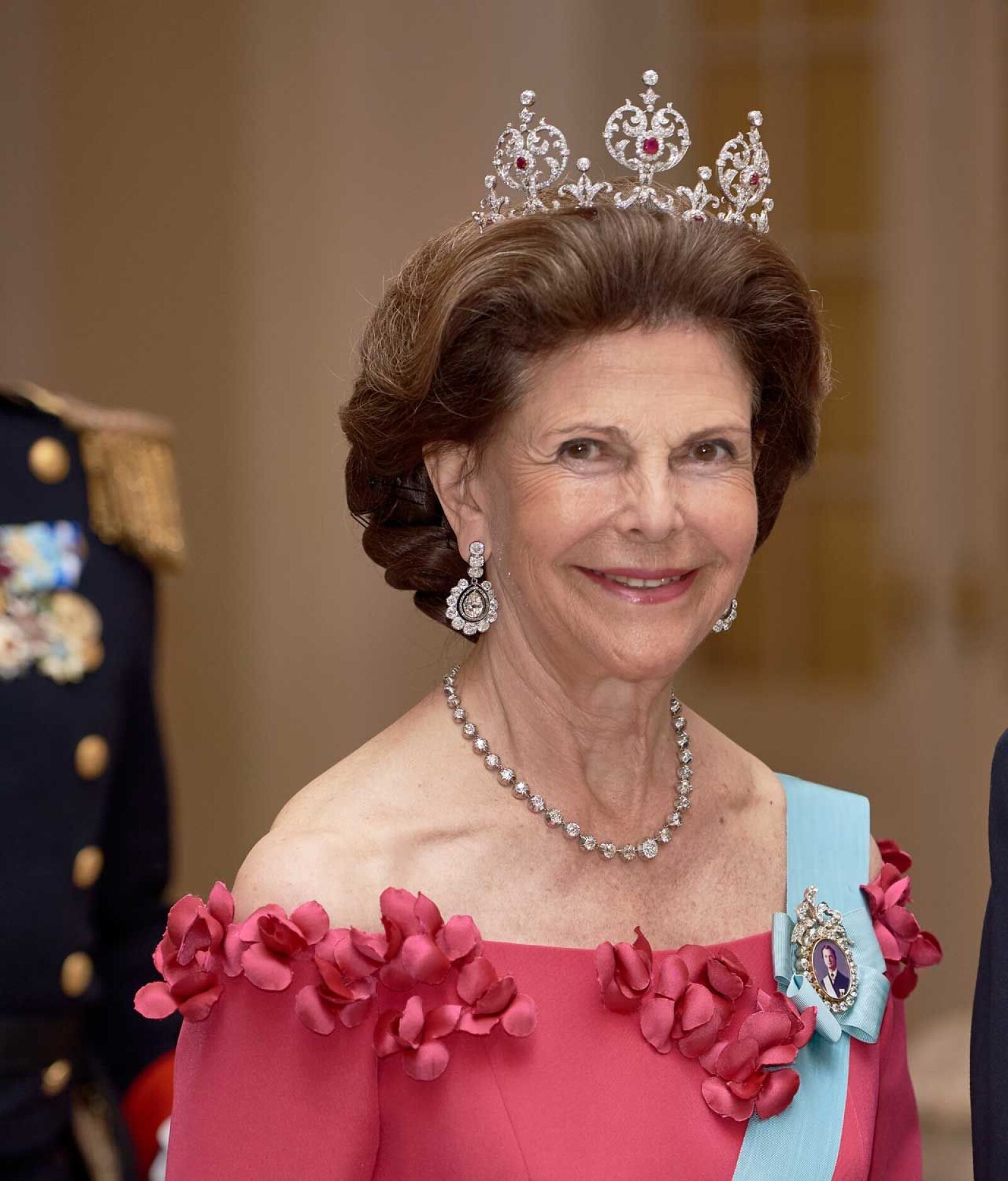 Drottning Silvia Nytt Initiativ Här är diademen som kronprinsessan Victoria vägrar att använda | Svensk Dam