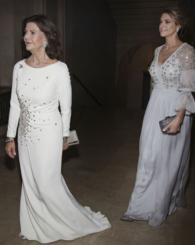 Så här härligt elegant brukar det vara: Drottning Silvia och prinsessan Madeleine på Childhoodgalan i New York 2019.