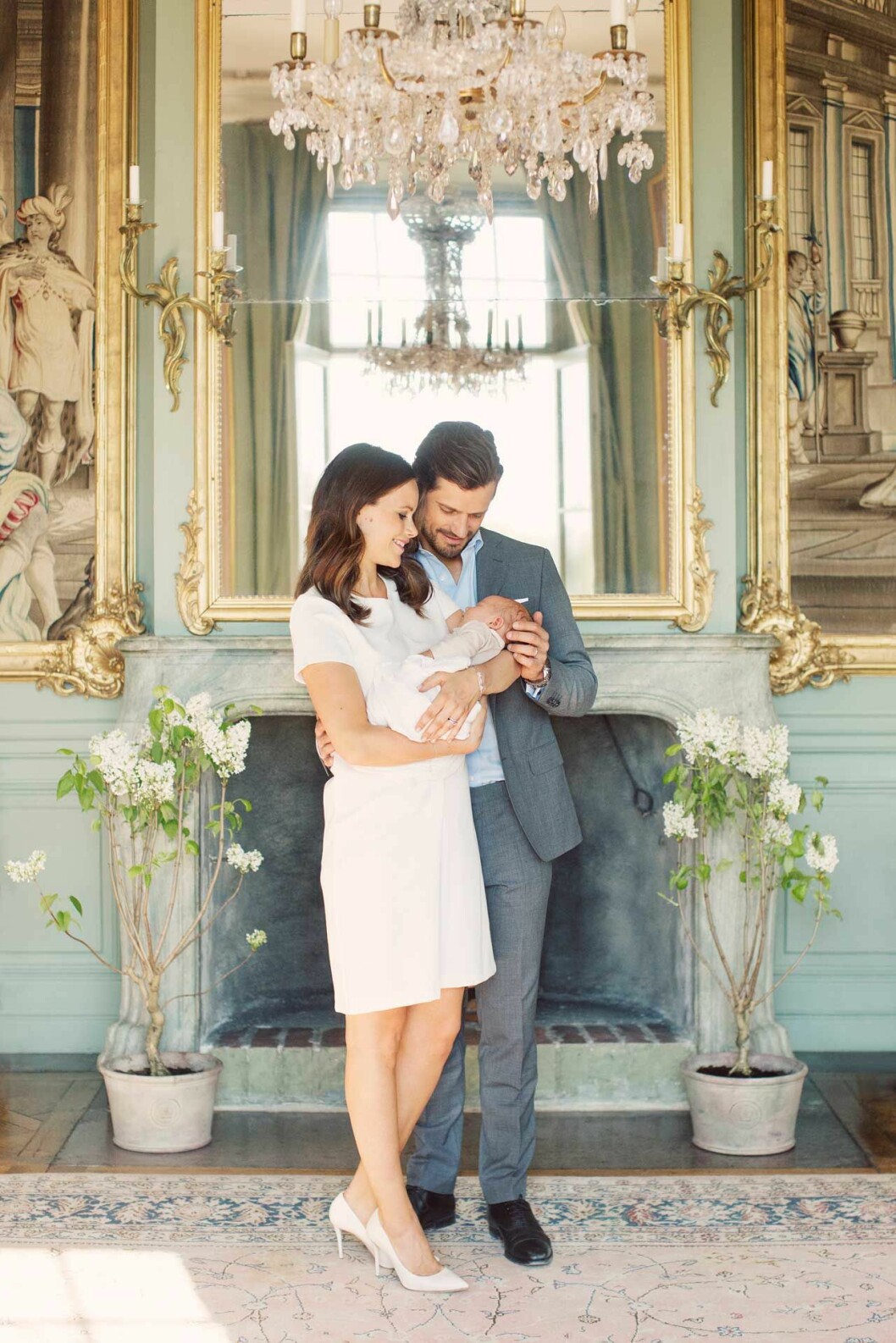 Prinsparet Sofia och Carl Philip har tagit bilder på familjen i det rum som kungafamiljen har som matsal under sommaren. Prinsparet Sofia och Carl Philip har tagit bilder på familjen i det rum som kungafamiljen har som matsal under sommaren.