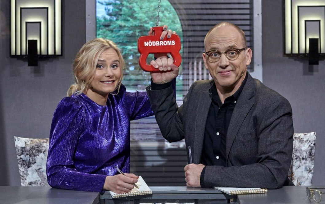 Två år på raken har Samuel Fröler varit med i På Spåret, lagkamraten är Ebba Hultkvist som spelade hans dotter Wilma i “Skärgårdsdoktorn”. Två år på raken har Samuel Fröler varit med i På Spåret, lagkamraten är Ebba Hultkvist som spelade hans dotter Wilma i "Skärgårdsdoktorn".