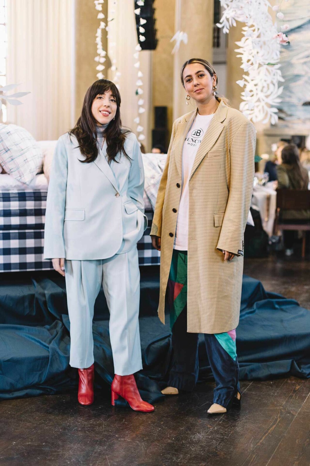 Stylisterna och modebloggarna Sania Claus Demina och Hanna MW. Stylisterna och modebloggarna Sania Claus Demina och Hanna MW.
