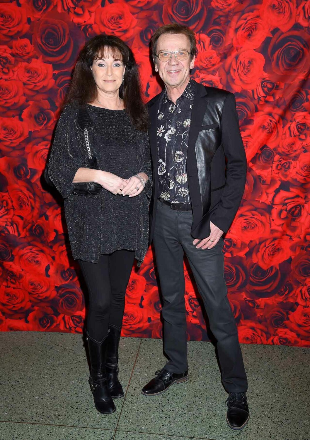 Pernilla och Björn Skifs var rockiga i svart. Pernilla och Björn Skifs var rockiga i svart.