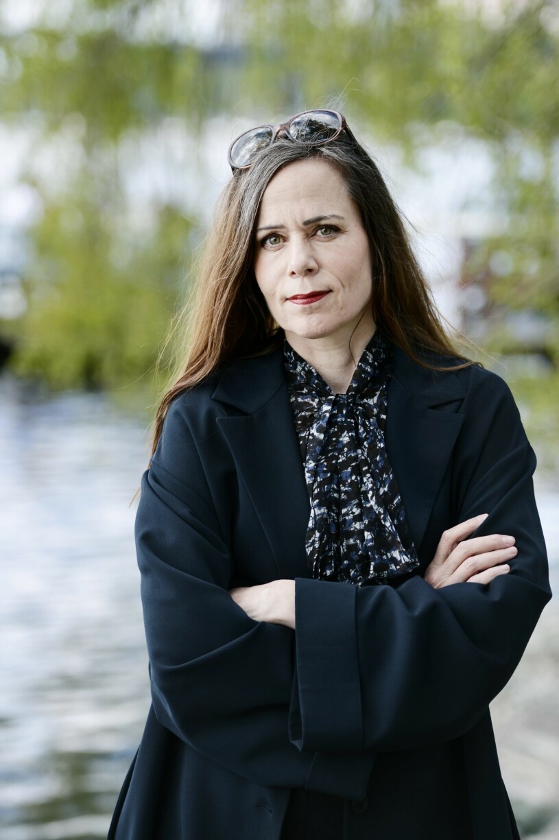 Sara Danius i en av sina många knytblusar. Året är 2012 och hon är nyinvald i Svenska Akademien.