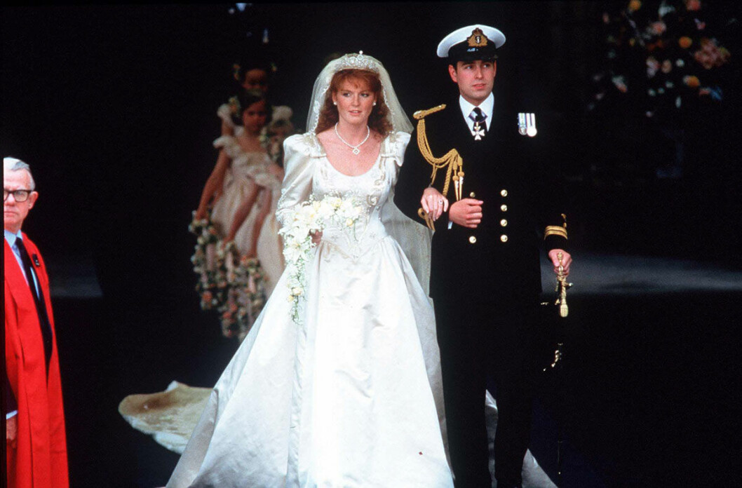 1986 stod Sarah Ferguson som brud i Westminster Abbey när hon gifte sig med prins Andrew. Sarah Ferguson och prins Andrew bröllop