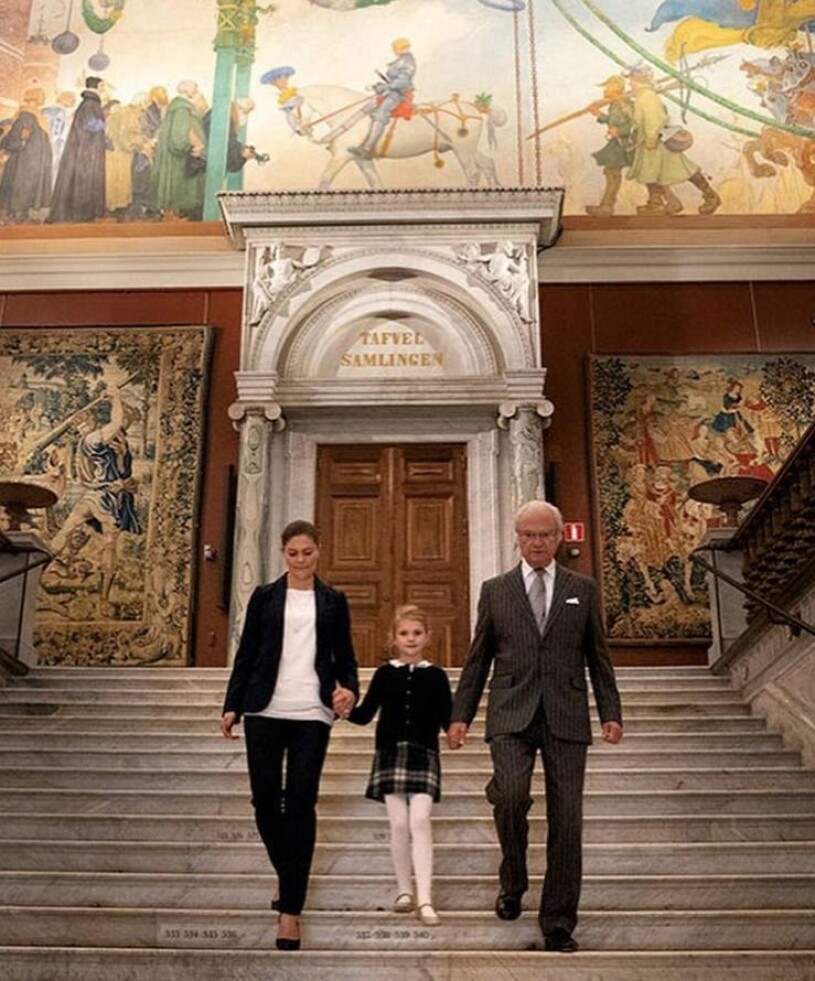 Estelle fick en fin upplevelse tillsammans med mamma Victoria och pappa kungen på Nationalmuseum.