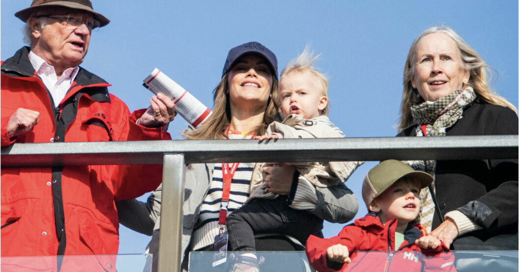 Marie Hellqvist med Sofia och barnbarnen. Och kungen! Foto: Johan Valkonen/Stella Pictures