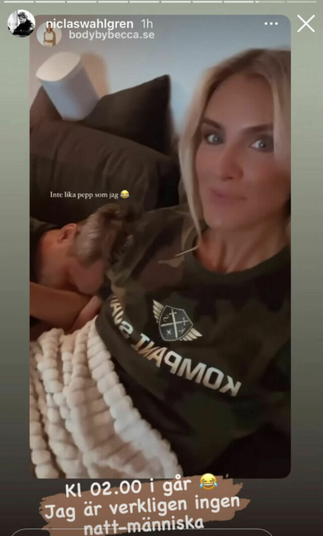 Nya bekantskapen lägger upp flera bilder på Niclas! De verkar ha kul tillsammans! Foto: @bodybybecca.se "Kl 02.00 igår. Jag är verkligen ingen natt–människa" skriver Wahlgren skämtsamt i reposten av Rebeccas instastory.