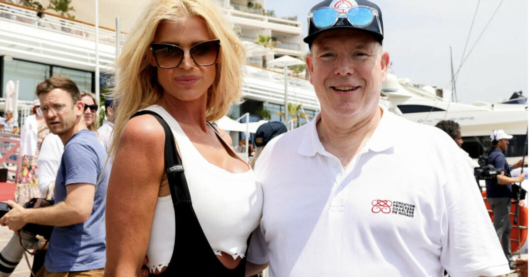Furst Albert och Victoria Silvstedt på yachtklubben i Monaco i juni. Foto: Claudia Albuquerque/TT