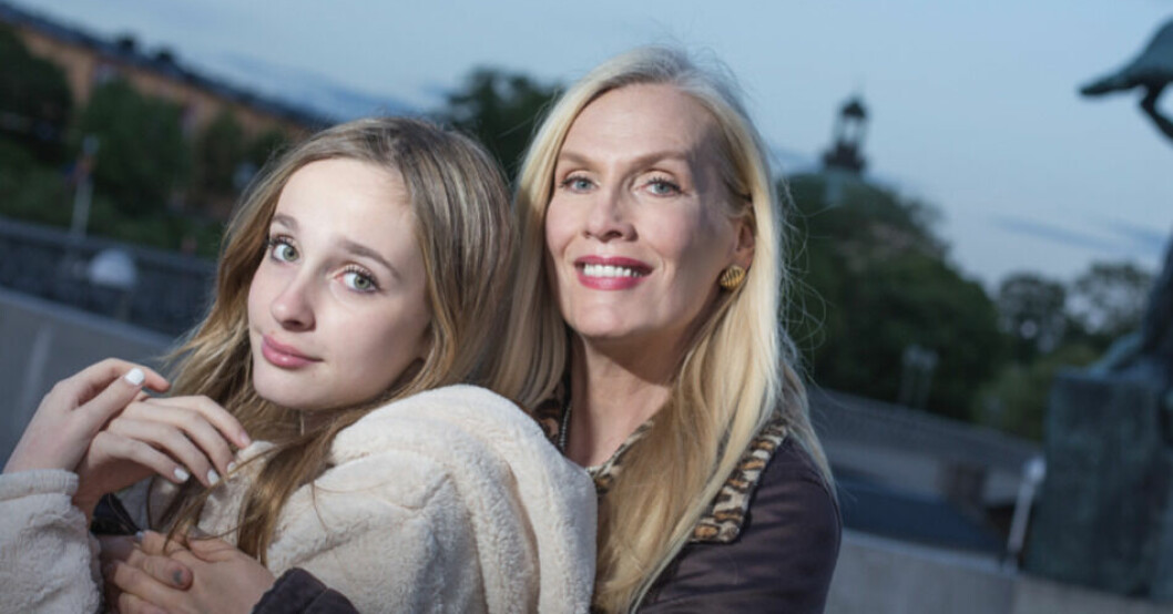 Erika Persson, 20, bor i Los Angeles och är Gunilla Perssons dotter. Gunilla Persson och Erika Persson.