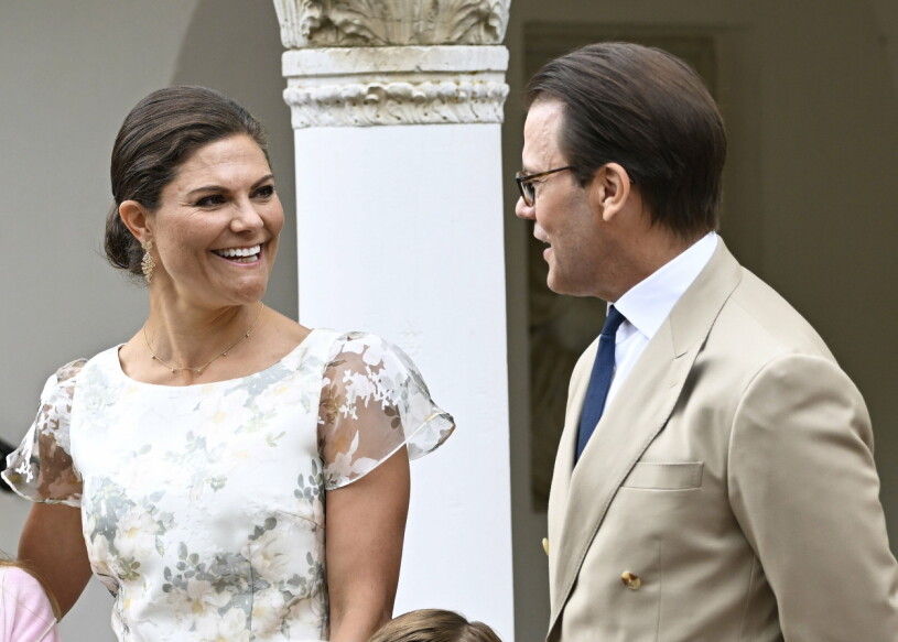 Förhoppningsvis får Victoria och Daniel lite kvalitetstid under resan! Victoria och prins Daniel med barnen prinsessan Estelle och prins Oscar vid firandet av kronprinsessan Victorias födelsedag på Solliden, Öland 2022