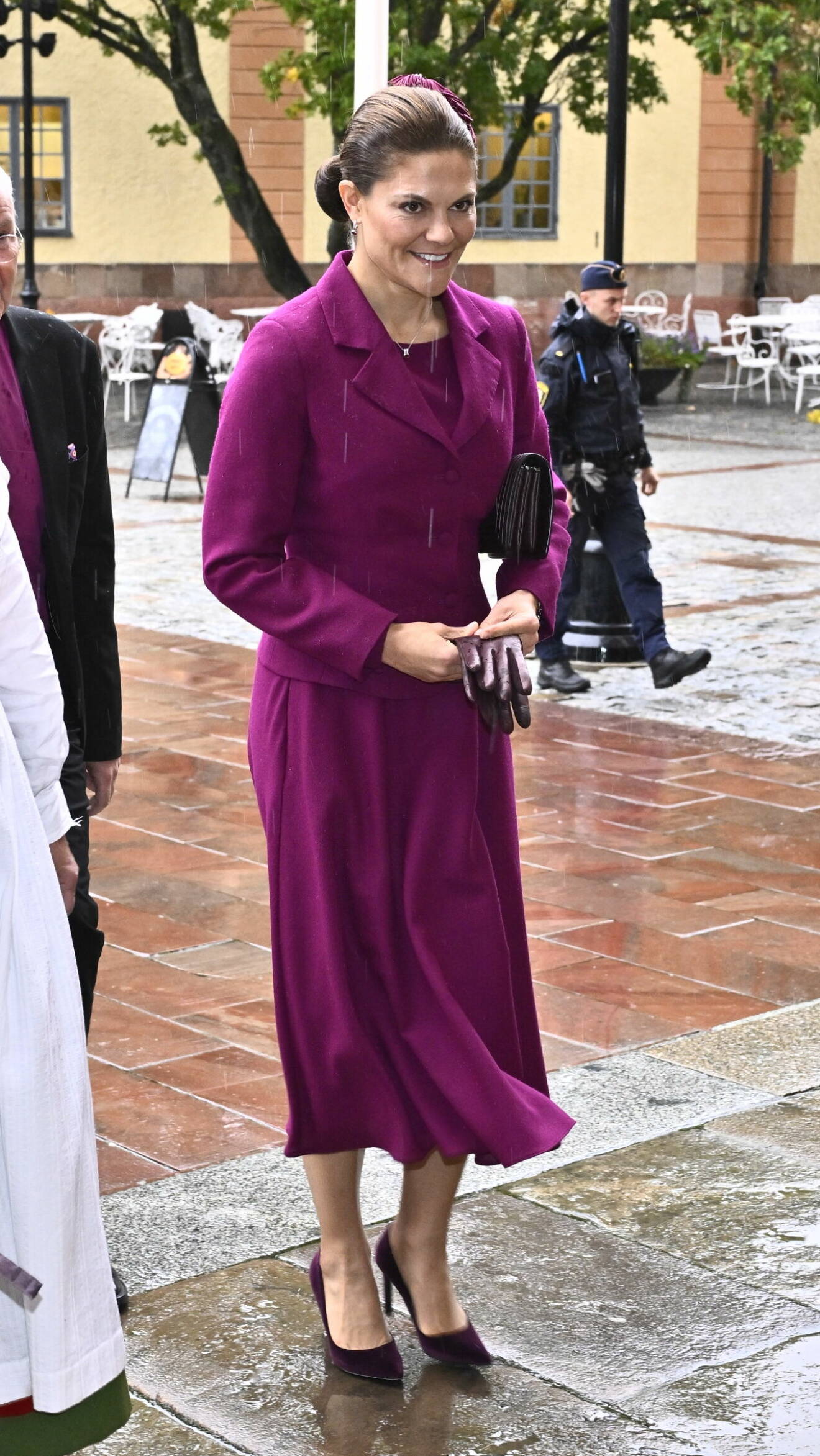 Kronprinsessan Victoria i lila klänning och kavaj eller dräktjacka från Camilla Thulin på Kyrkomötets öppnande 2023