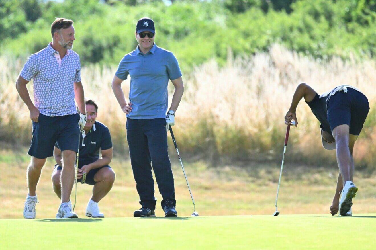 Prins daniel på golfbanan med Peter Jihde