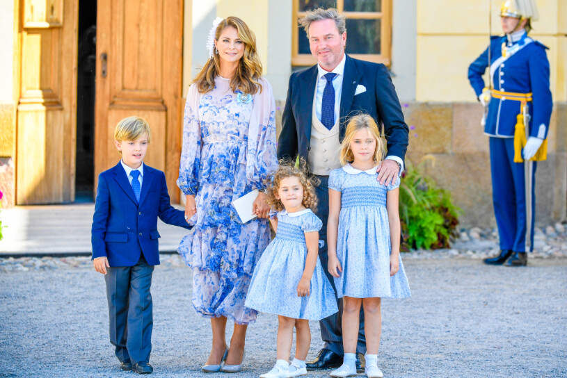 Madeleine och Chris på prins Julians dop med sina tre barn. Prinsessan Madeleine Chris O’Neill prins Nicolas prinsessan Adrienne Prinsessan Leonore på prins Julians dop