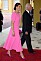 Kungen och kronprinsessan Victoria anländer till kung Charles fest på Buckingham Palace – Victoria i rosa klänning från Roland Mouret