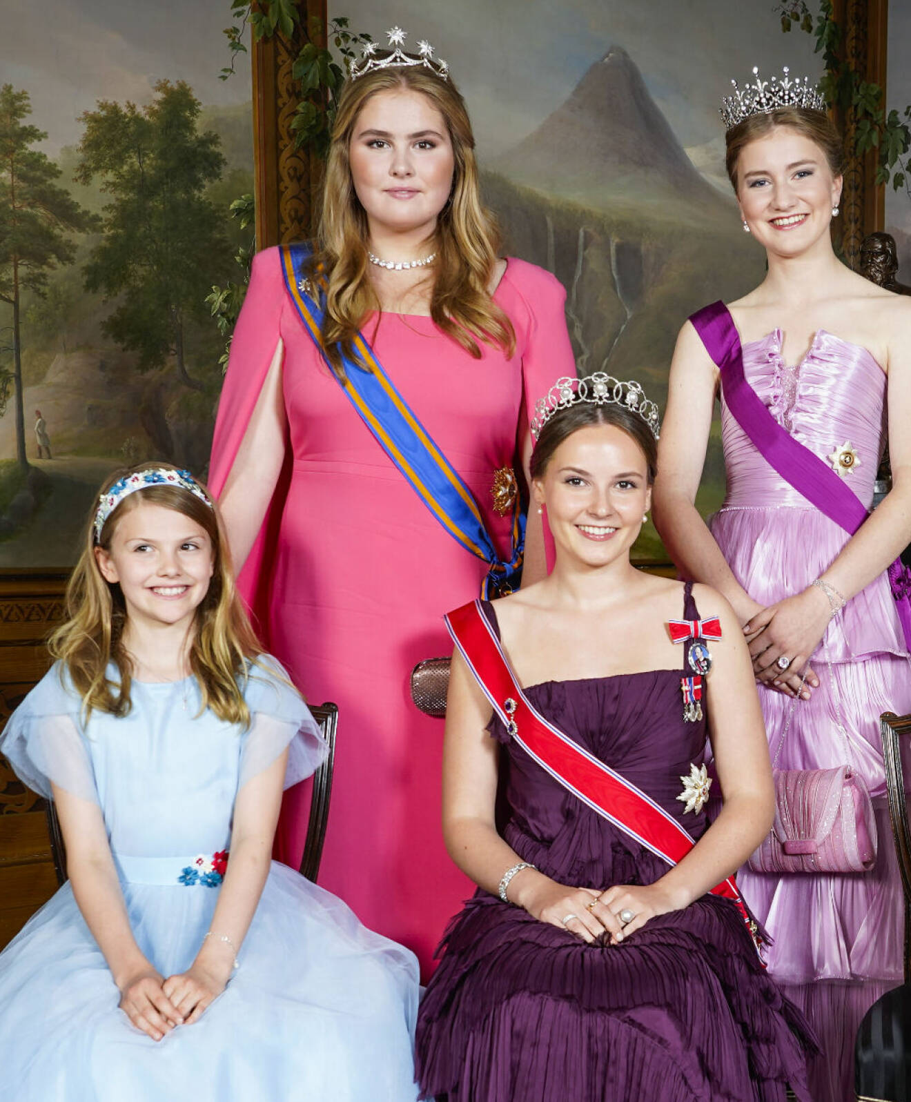 Prinsessan Estelle med prinsessan Catharina Amala, prinsessan Ingrid Alexandra och prinsessan Elisabeth – på Ingrid Alexandras 18-årsfest