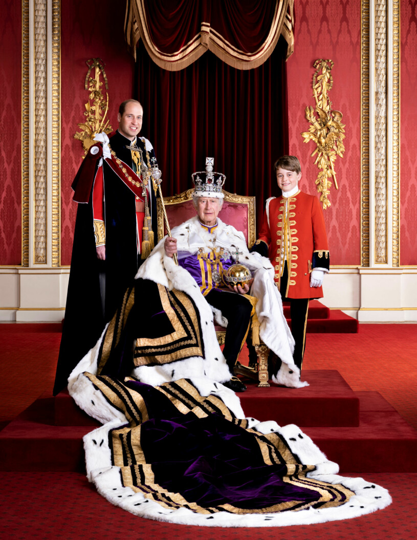 Prins William, kung Charles och prins George efter kröningen av kung Charles