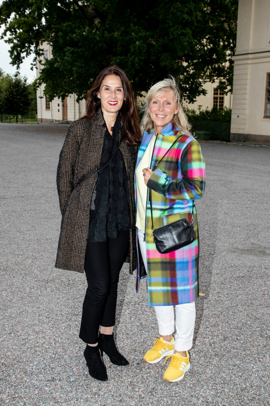Dragana Kusoffsky Maksimovic och Cecilia Kusoffsky ville se utställningen först av alla. Dragana Kusoffsky Maksimovic och Cecilia Kusoffsky ville se utställningen först av alla.