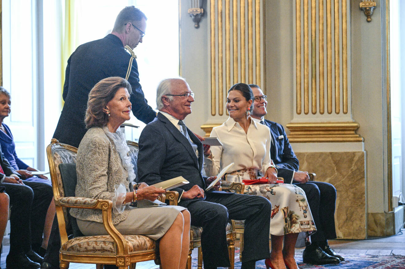 Kungen, drottning Silvia, kronprinsessan Victoria och prins Daniel i Börssalen när Svenska Akademien firade Sverige 500 år med operan Gustaf Wasa