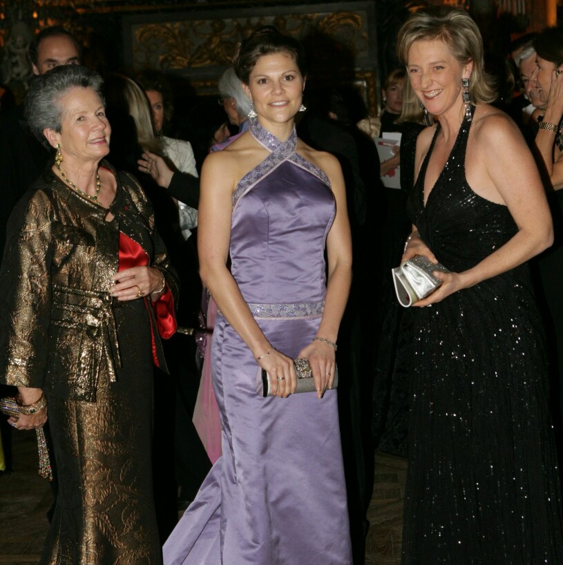 Kronprinsessan Victoria och prinsessan Astrid. De brukar oftast träffas i välgörenhetssammanhang, som vid den här middagen i Versaille. Prinsessan Astrid Kronprinsessan Victoria