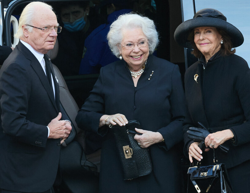 Prinsessan Christina på kung Konstantins begravning, sida vid sida med kungen och drottning Silvia. Prinsessan Christina på kung Konstantins begravning med kungen och drottning Silvia