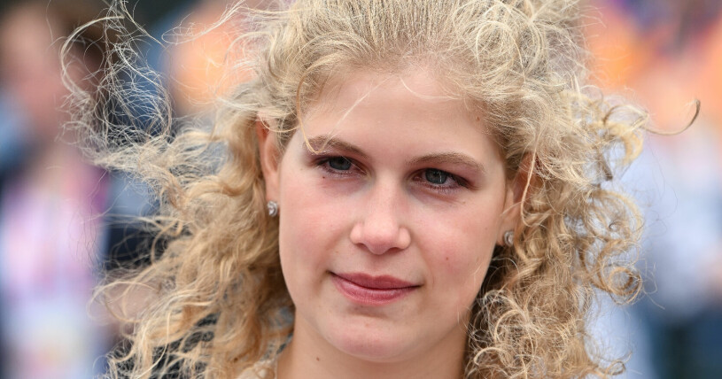 Den andra operationen för att behandla Lady Louises esotropi var framgångsrik. Lady Louise Windsor år 2022
