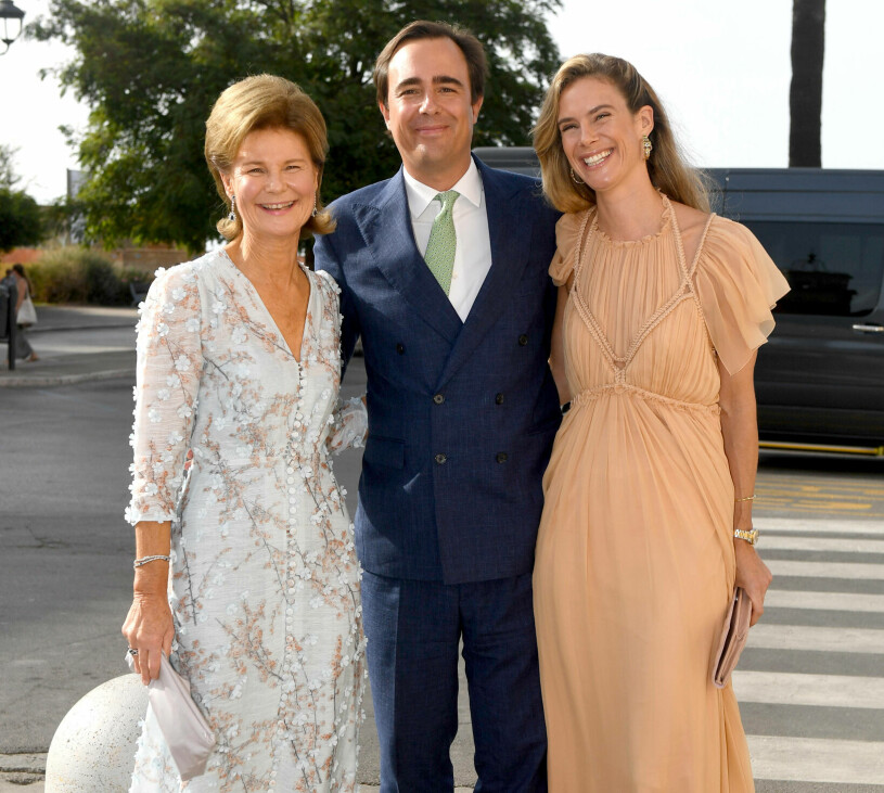 Prinsessan Maria-Annunciata, syster till dagens brud, med sin man Emanuele Musini. Till vänster de båda brudarnas mamma, prinsessan Margareta. Prinsessan Margareta Emanuele Musini Prinsessan Maria-Annunciata