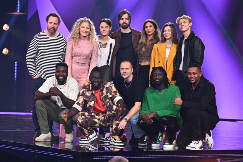 Ikväll ser vi det här härliga gänget tävla! Startfältet i deltävling 2 i Melodifestivalen som hålls i Saab Arena i Linköping. Övre raden fr v: Uje Brandelius, Wiktoria, Eden, Tennesee tears, Mara Sur, Theoz. Nedre raden: Panetoz.
