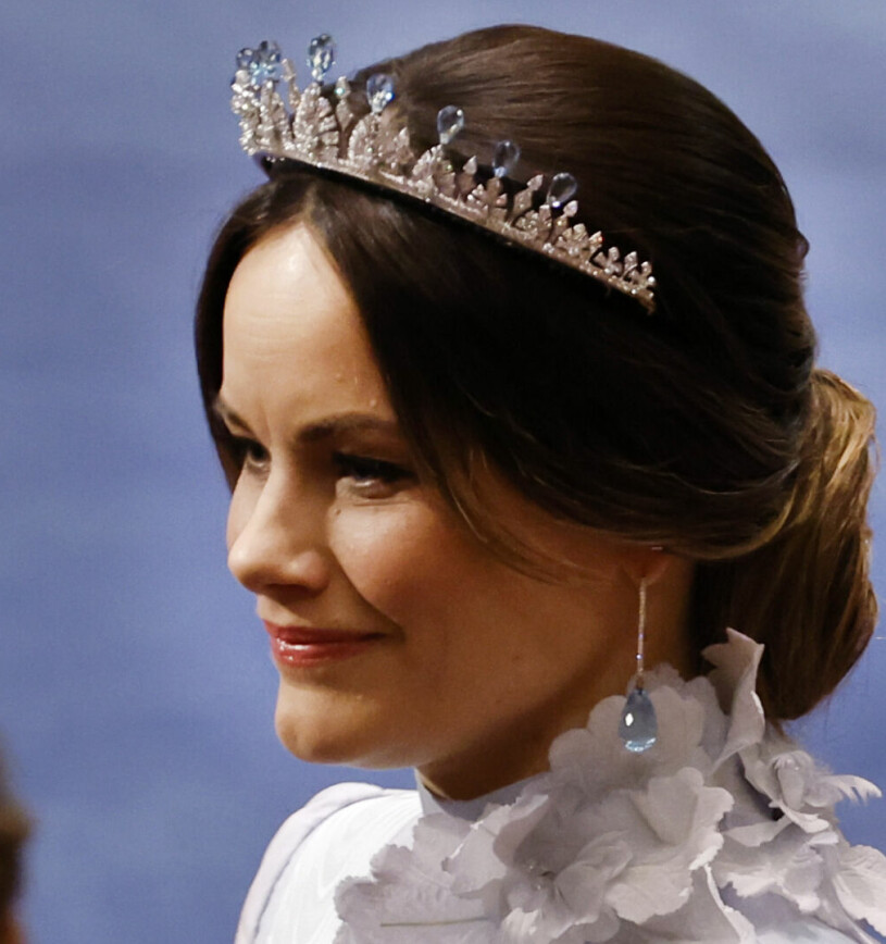 Sofias nygamla tiara, nu med blekblå topaser och matchande örhängen. Prinsessan Sofias privata tiara med topaser och matchande örhängen