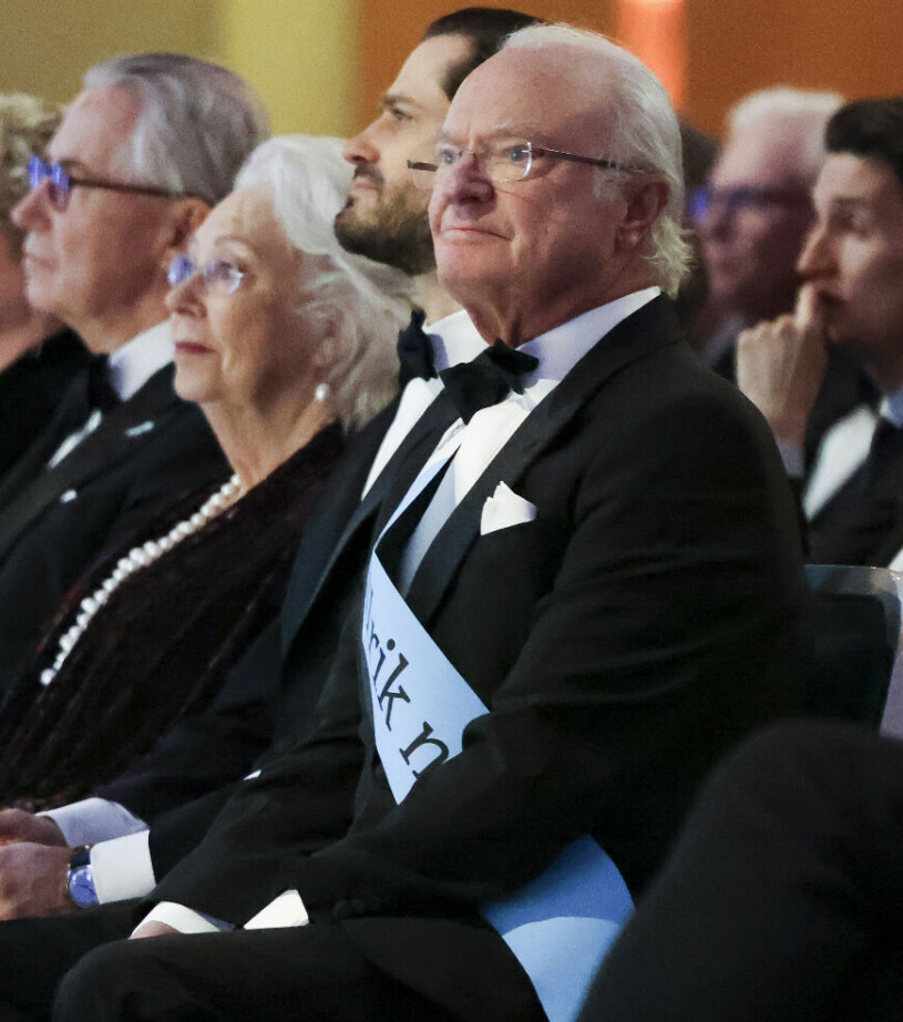 Kungen på festbanket i Blå hallen i går kväll – bara timmar före beskedet om hjärtoperationen. Kungen, prinsessan Christina, Tord Magnuson och prins Carl Philip vid invigningen av Stockholm som Europas Gastronomiska huvudstad 2023