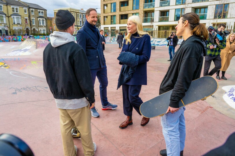 Kronprinsparet är alltid lika varma och närvarande mot alla de träffar. Kronprins Haakon och kronprinsessan Mette-Marit på statsbesök i London