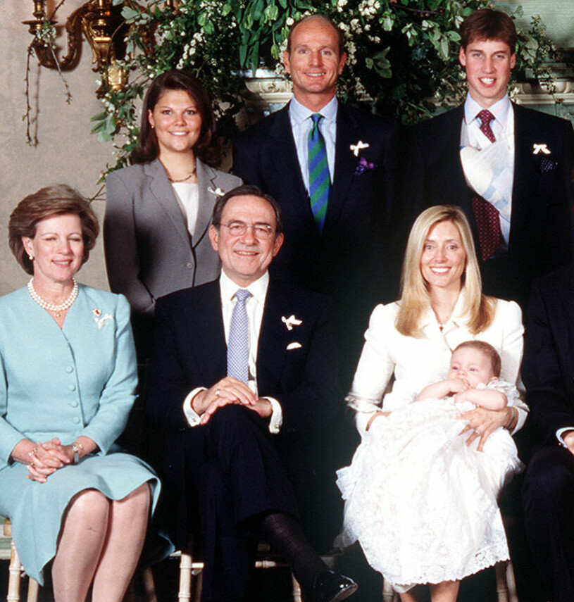 Victoria var 22 år och som ”medfadder” hade hon en 16-årig prins William (här med handen i gips efter en rugbymatch). Kronprinsessan Victoria på prins Constantine Alexios dop i London 1999