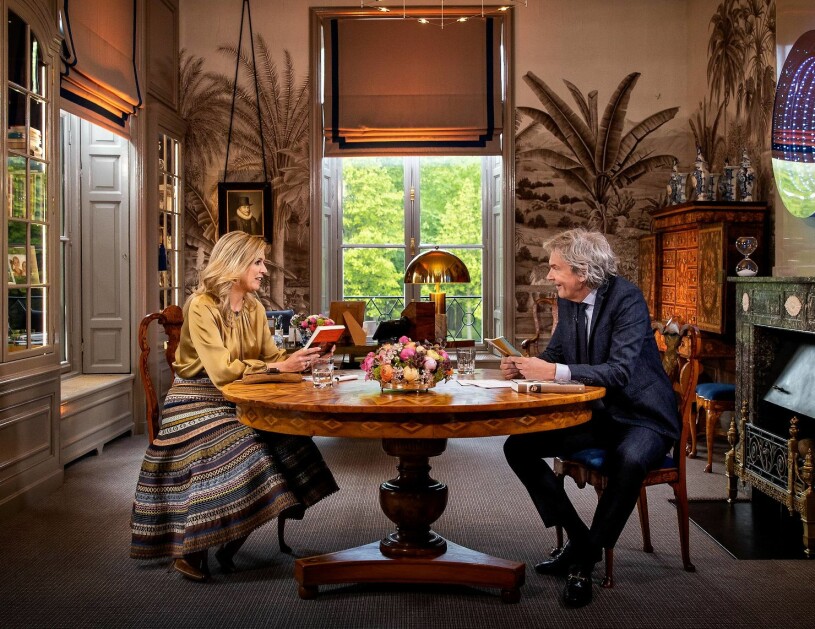 Drottning Máxima talar ut om sin lovestory. Intervjun gjordes i familjens privata våning på slottet Huis Ten Bosch. Drottning Máxima 50 år tv-intervju Matthijs van Nieuwkerk