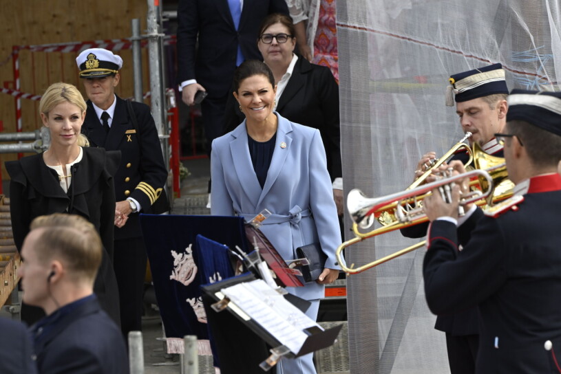 Den gamla slussen var döpt efter Victorias anfader Karl XIV Johan. Men nu är det nya tider. Kronprinsessan Victoria vid namngivningen av nya Victoriaslussen