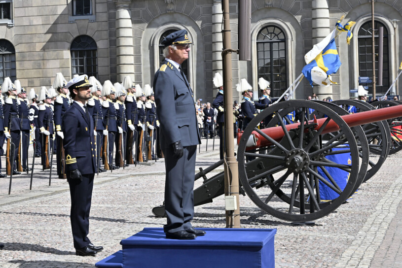 Kungen, solbränd och säkert rätt så rörd av alla hyllningar. Kungens födelsedag 2022